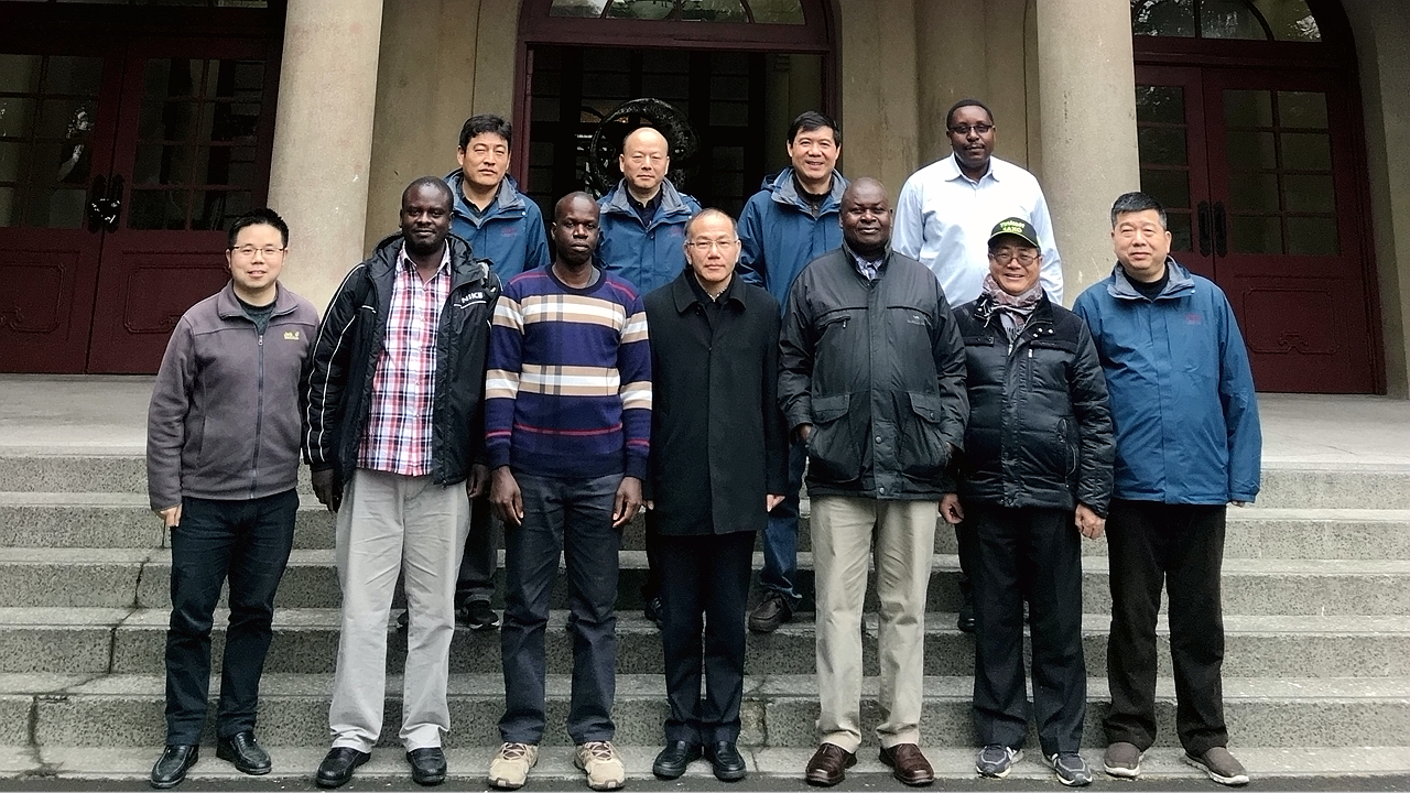 肯尼亚埃格顿大学代表团来所（园）访问交流