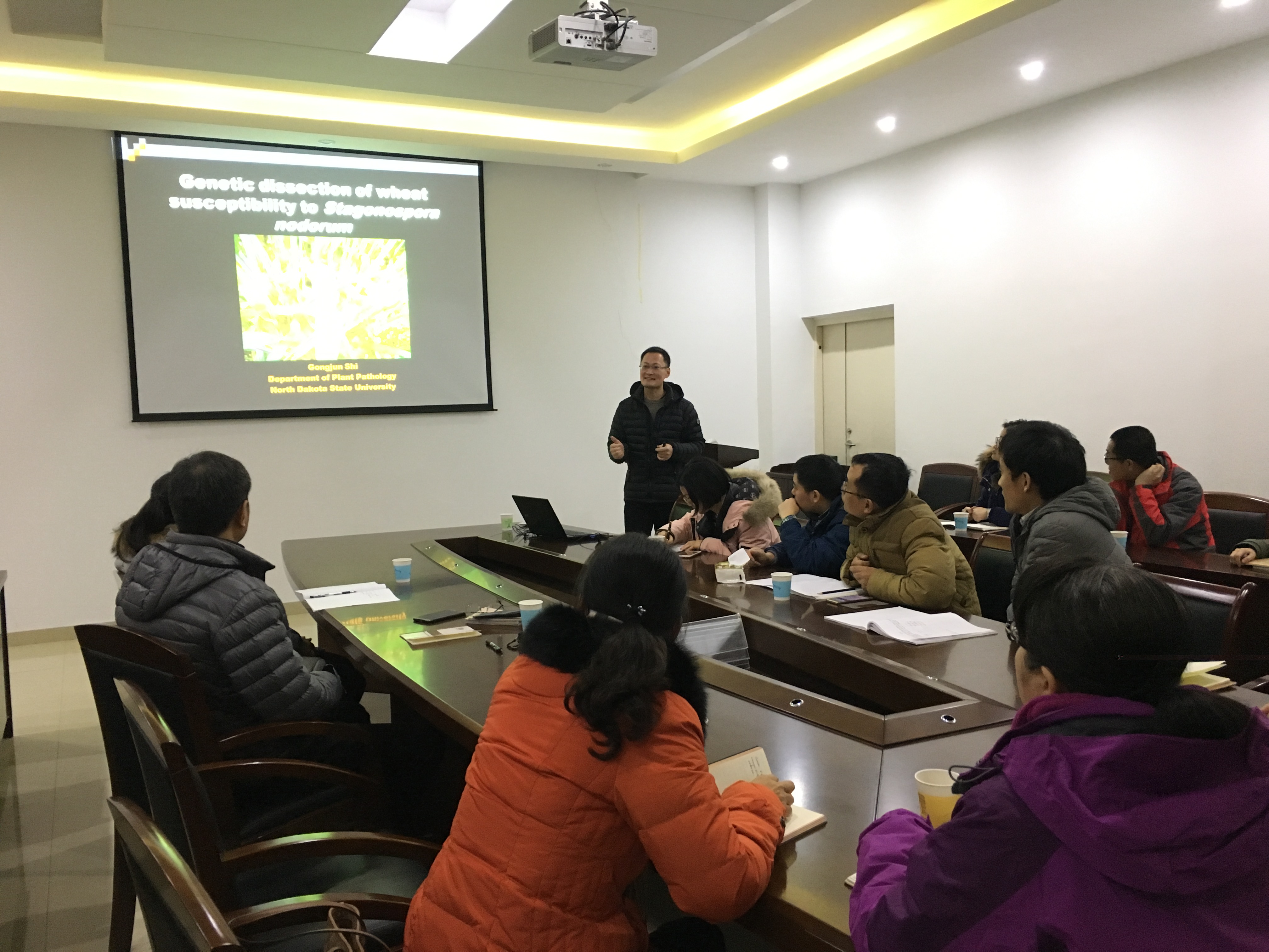 美国北达科达州立大学史公军博士应邀来所（园）作学术报告