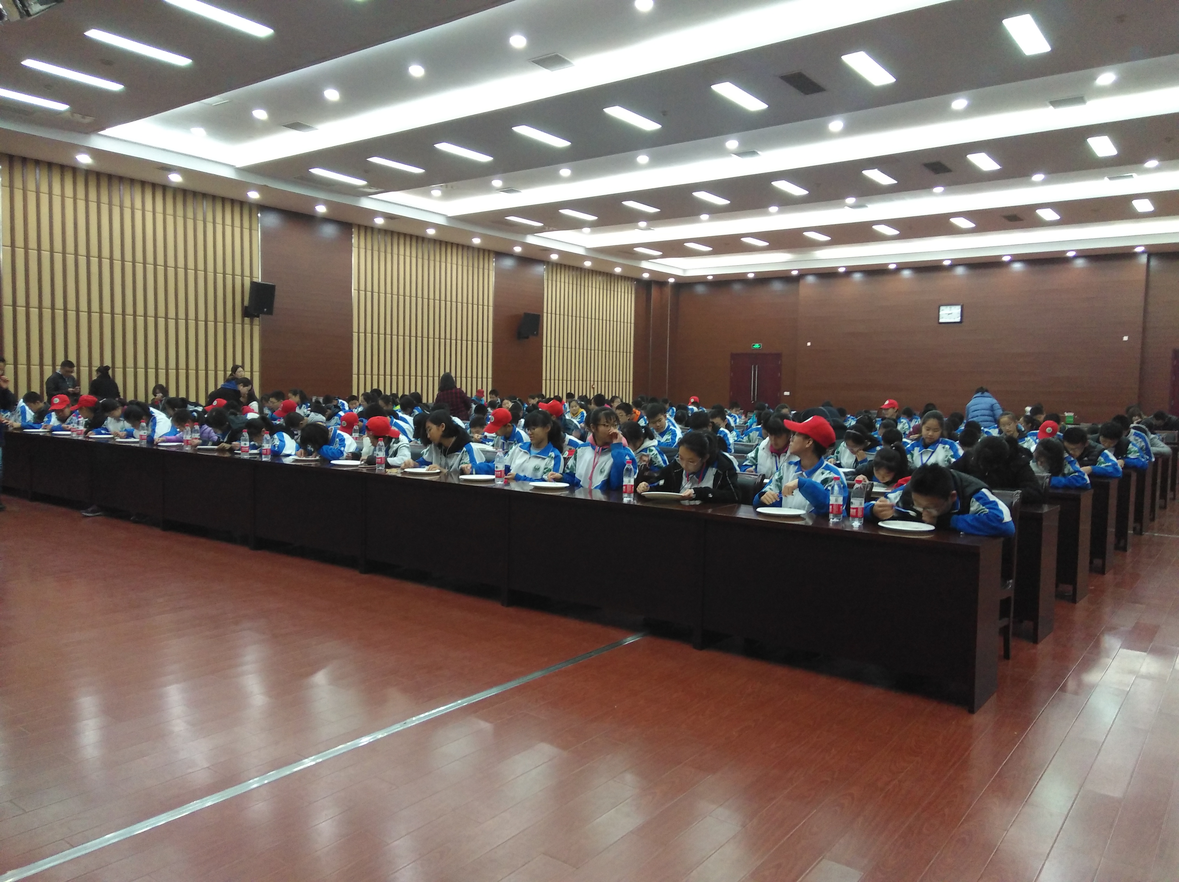 所（园）为北京对外经济贸易大学附属中学学生开展科普活动