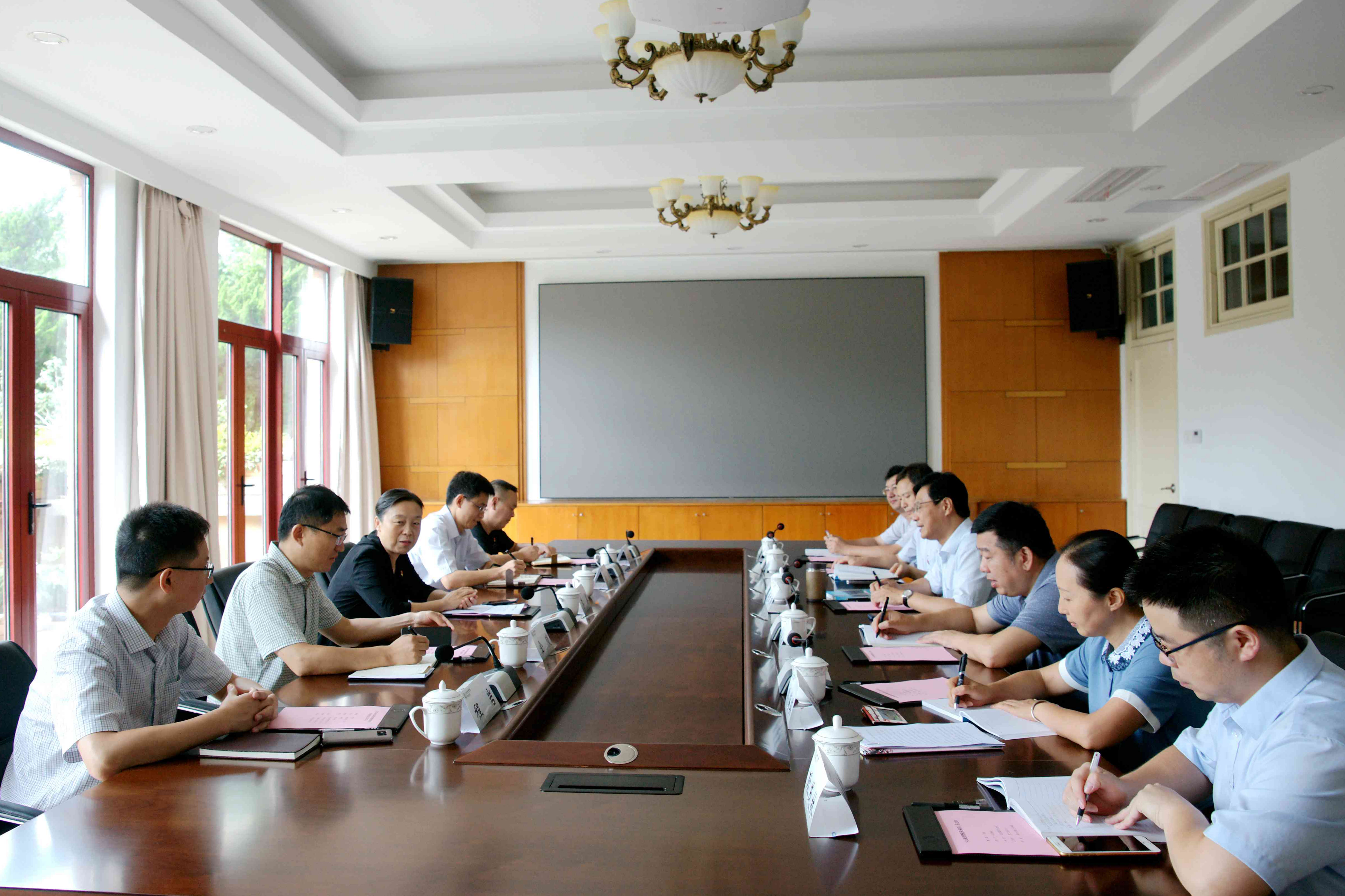 中山陵园管理局李真局长一行来所（园）交流