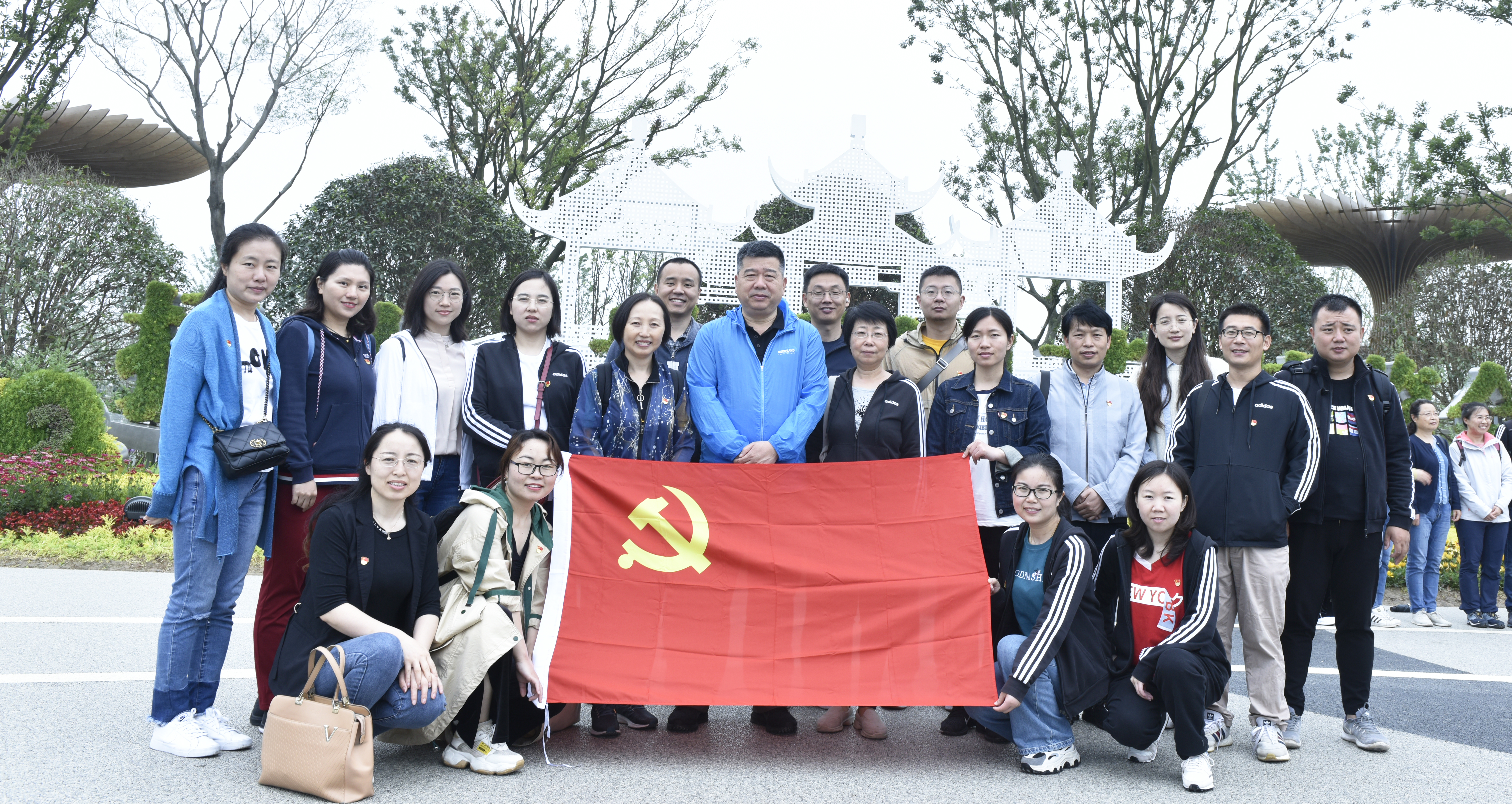 观赏植物研究中心党支部合影.jpg