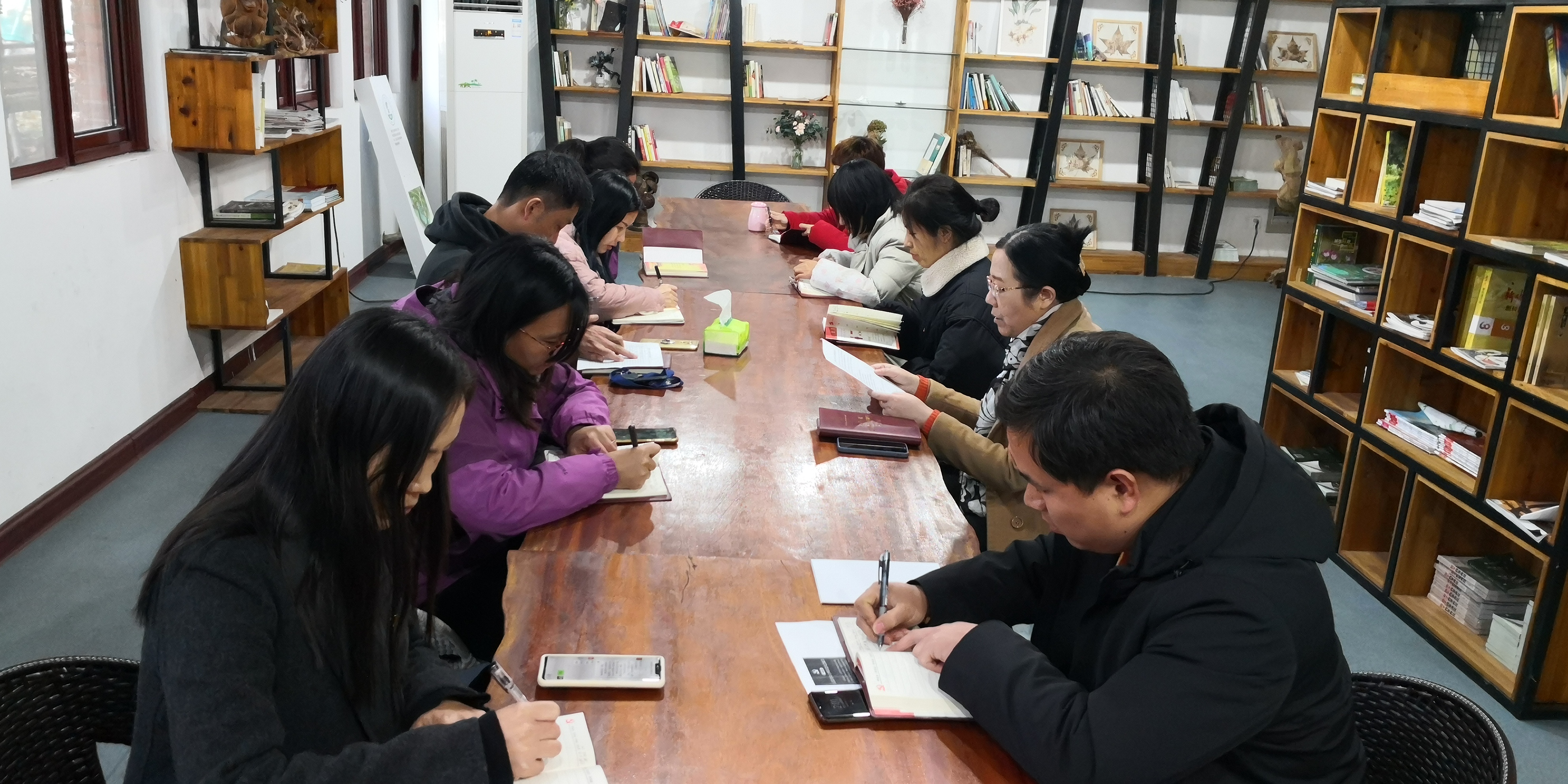 园艺科普中心党支部召开支部会议211225.jpg