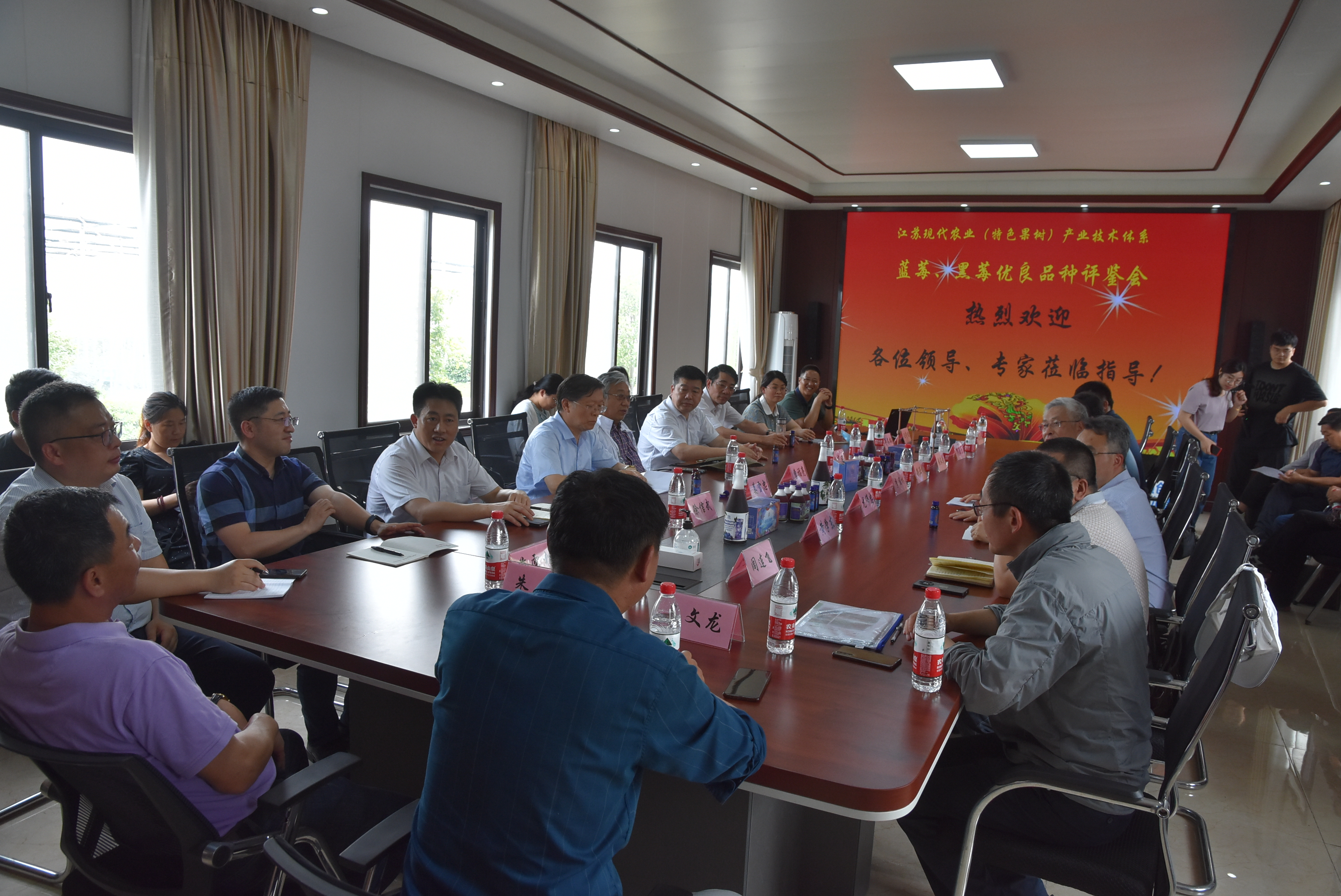 我所在南京农高区举办蓝莓黑莓优良品种评鉴会