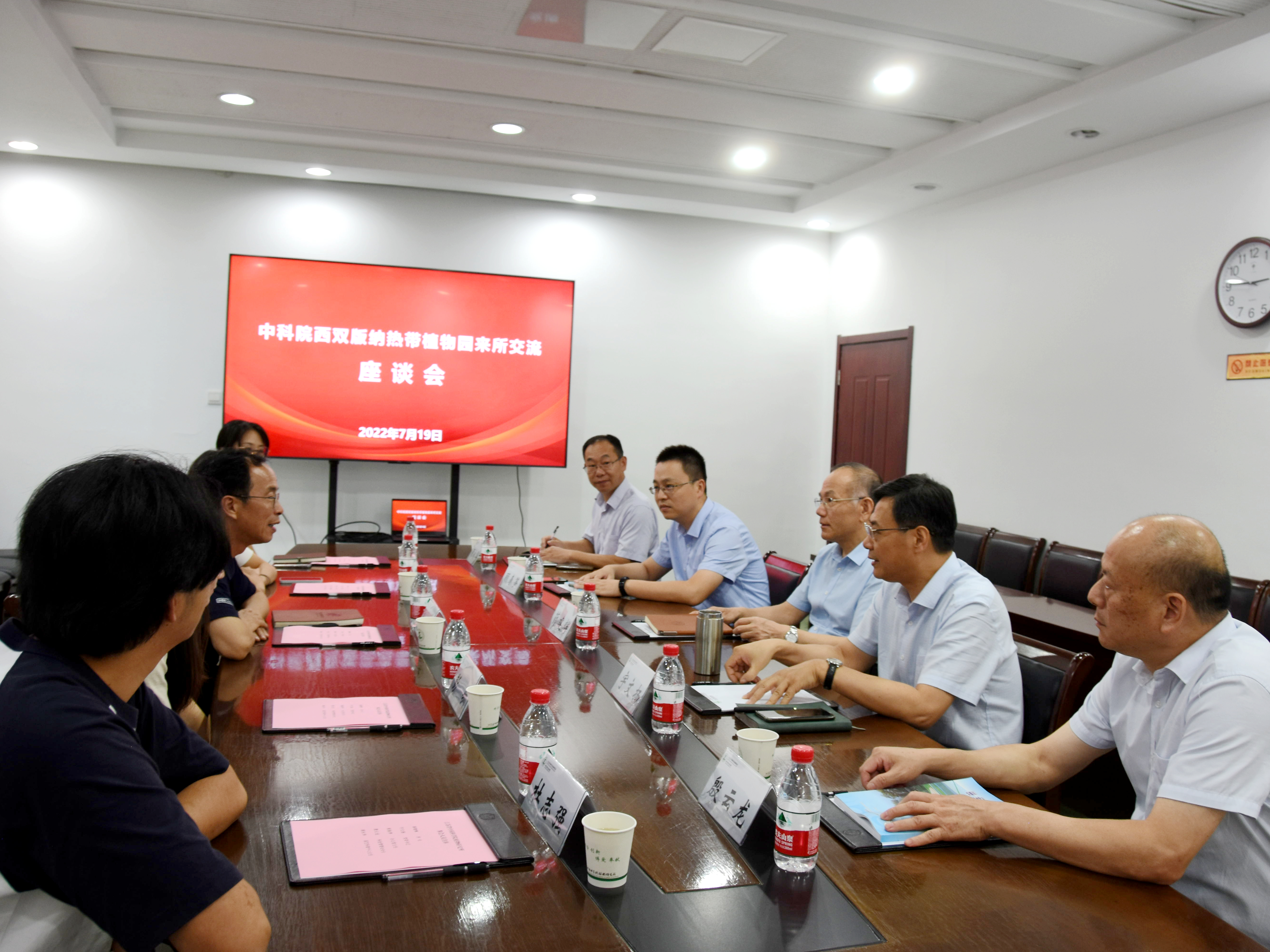 中科院西双版纳热带植物园杨永平主任一行来所考察交流