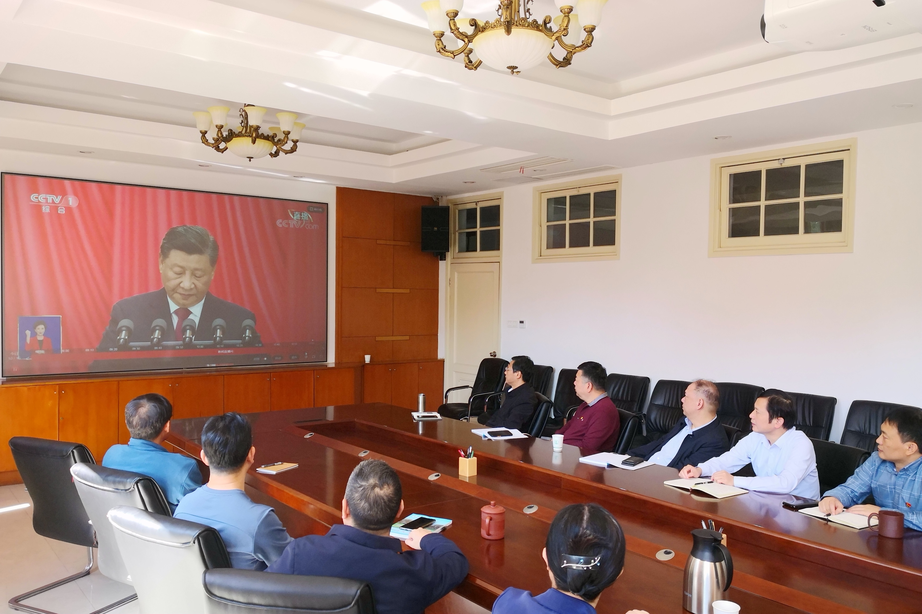 所党委学习中心组（扩大）会专题学习党的二十大报告