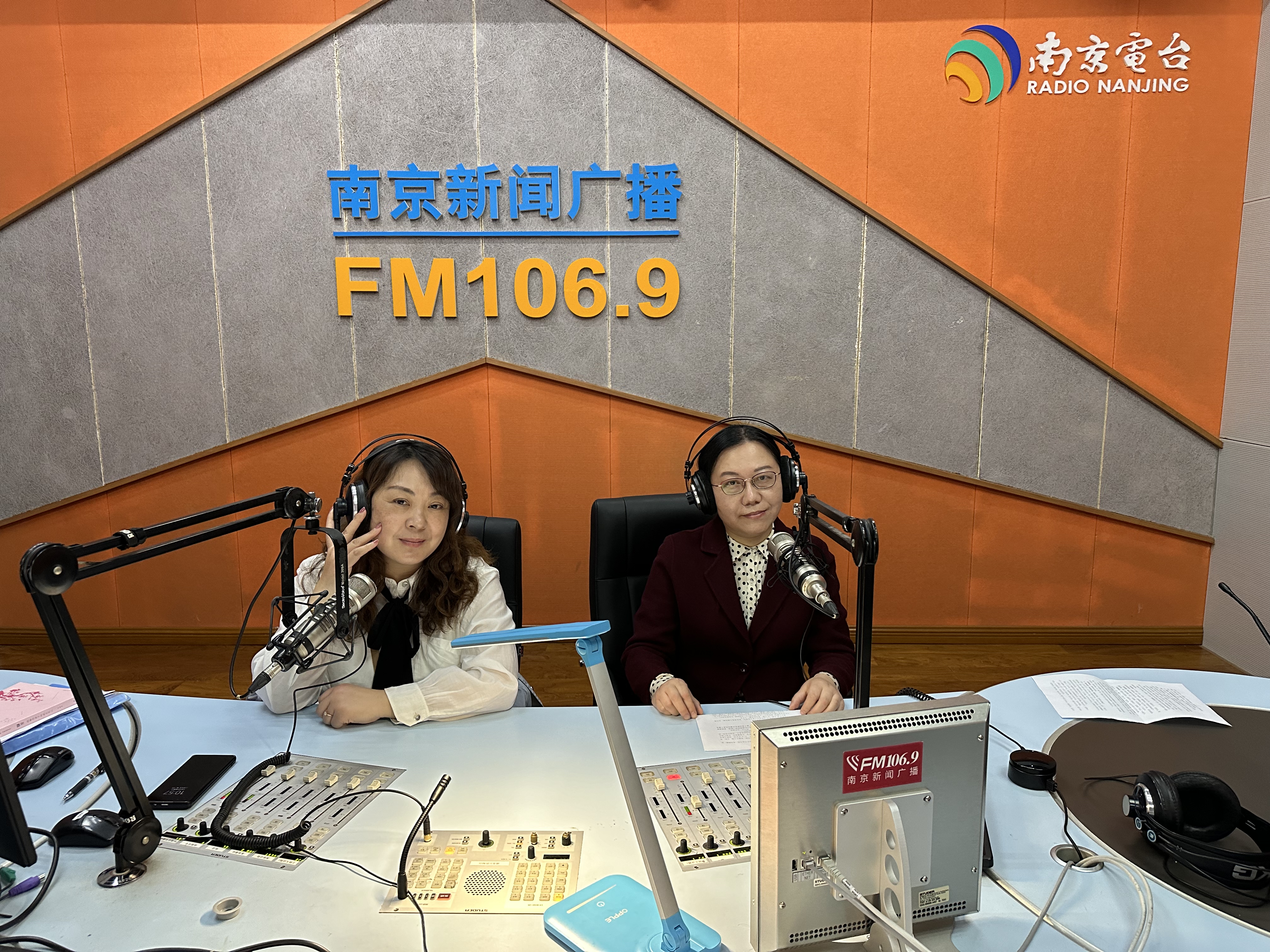 所（园）科普专家应邀赴电台谈春花欣赏