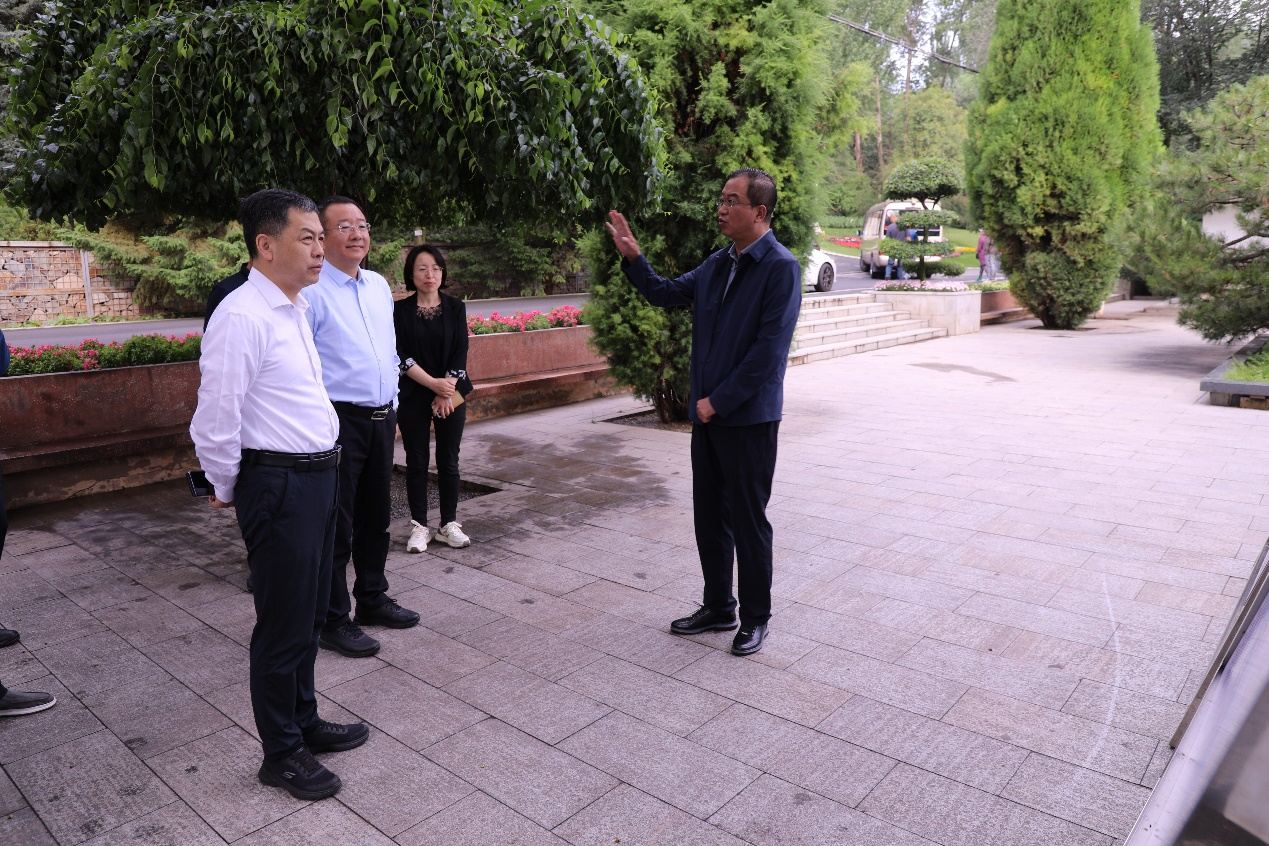 杨天水书记赴西宁调研并看望挂职干部