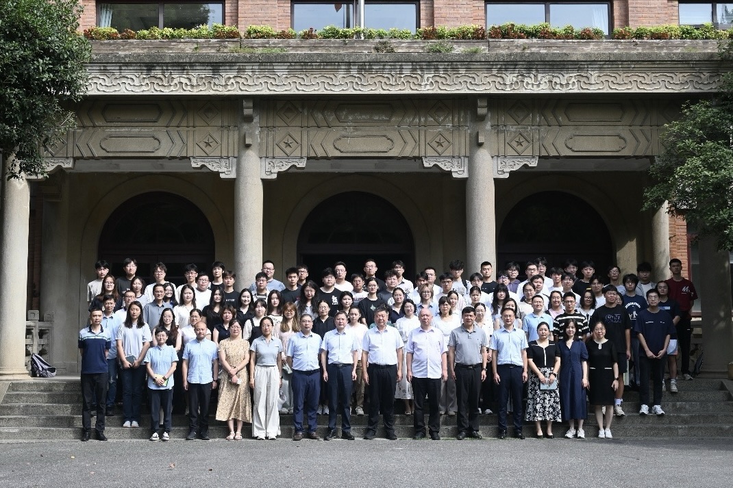所（园）举行2025级研究生开学典礼