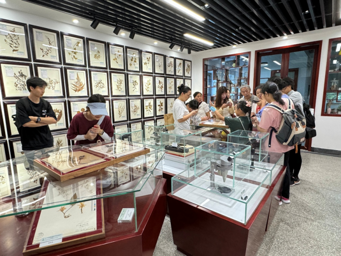 全国科普月系列活动之所（园）系列科普开放日吸引公众走近植物科学